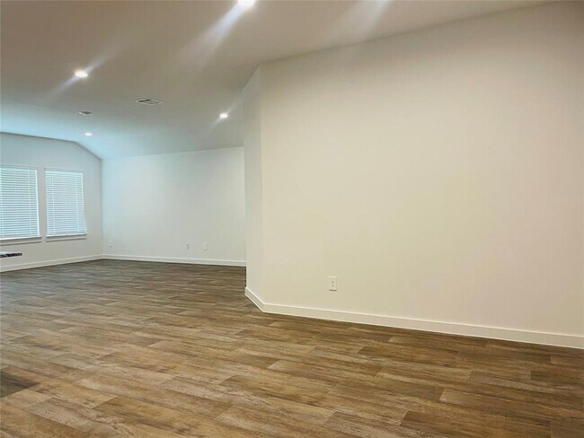 Building Photo - 4404 Aspen Rd
