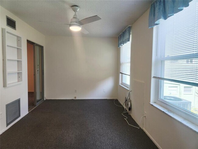 Building Photo - 2358 Ecuadorian Way