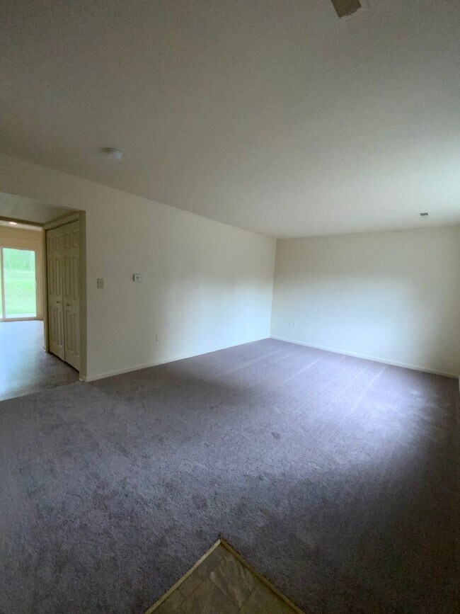 Building Photo - 204 Elmshire Dr