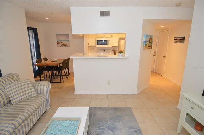Building Photo - 8625 Mallard Reserve Dr