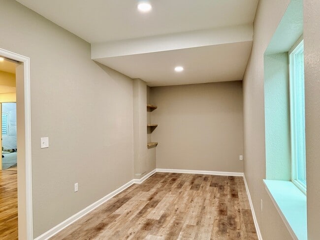 Building Photo - 4797 Sandy Ridge Ave