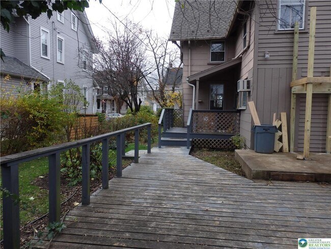 Building Photo - 33 N Hellertown Ave