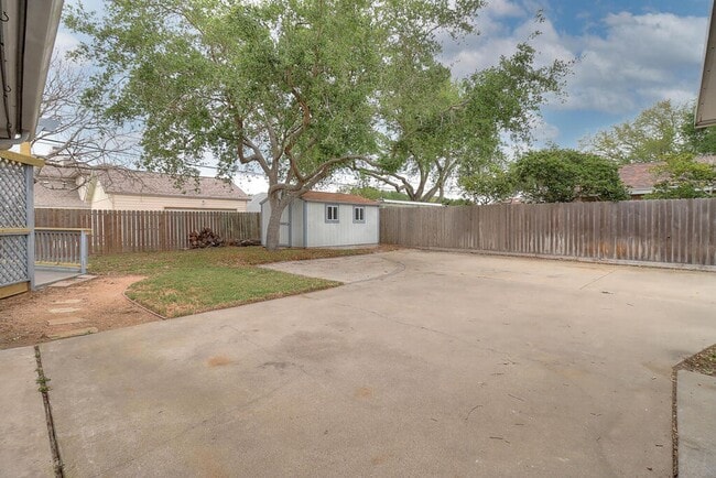 Building Photo - 3121 Seafoam Dr