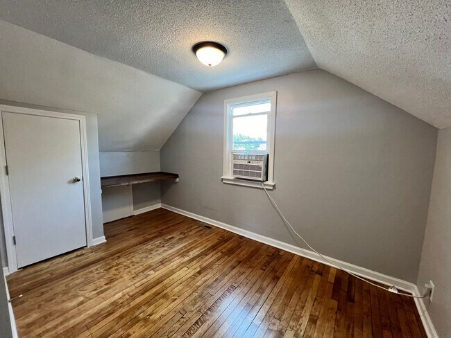 Building Photo - 7431 Langly Ave S