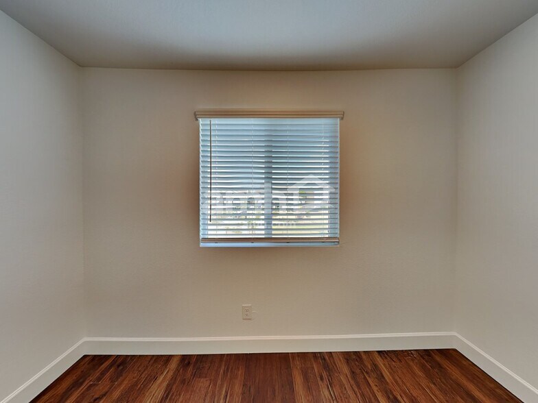 Building Photo - 6621 S 42nd Ln