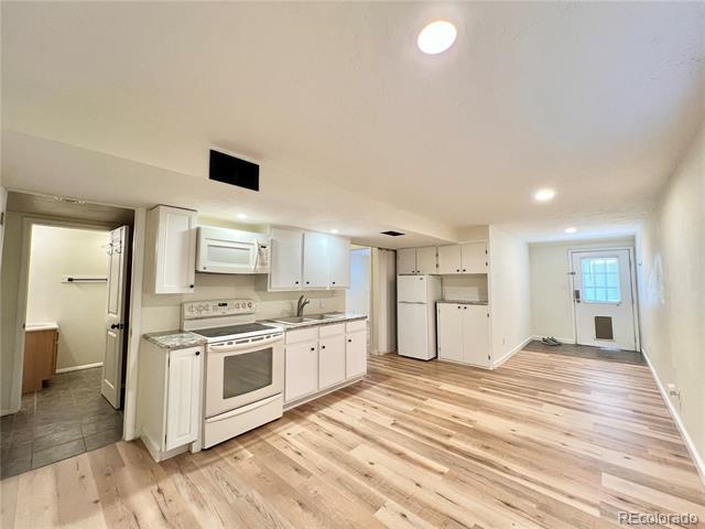 Building Photo - 2739 Straus Ln