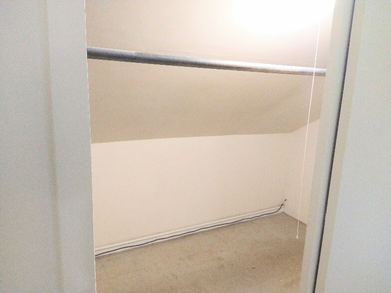 Building Photo - 261 S Riverside Rd