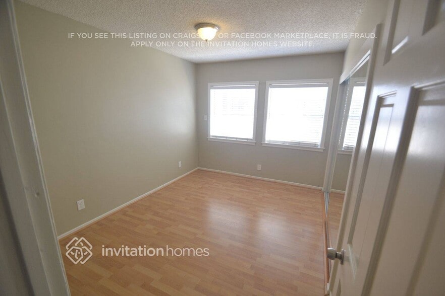 Building Photo - 533 W 224th St