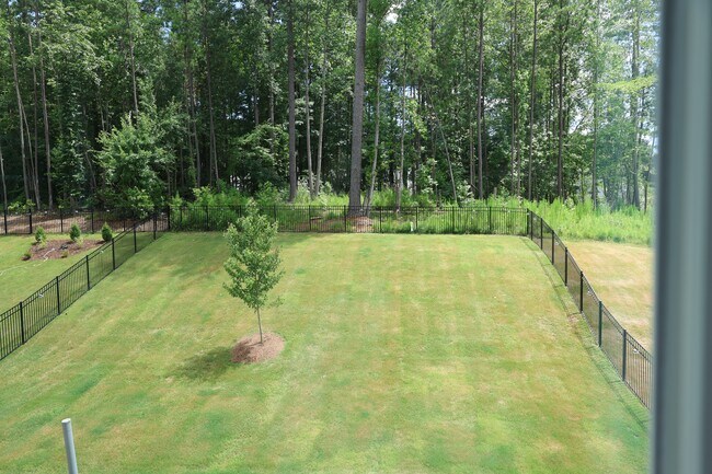 Building Photo - 136 Dogwood Grv Pl