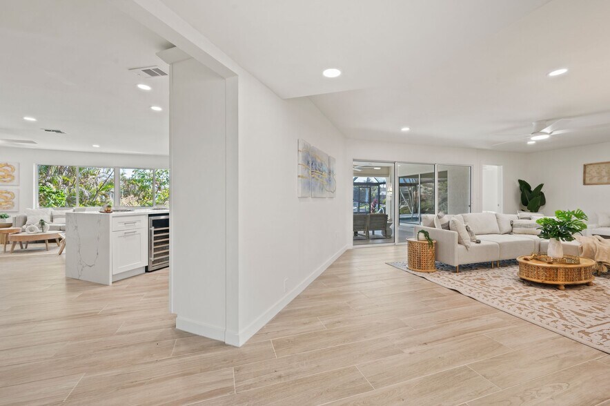 Building Photo - 210 Divinci Dr