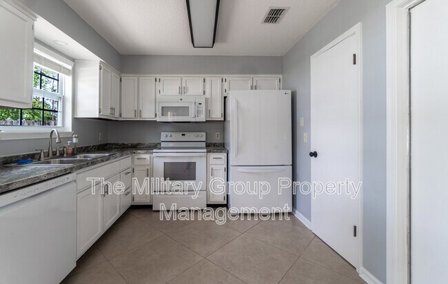 Building Photo - 3168 Sanderling Ct