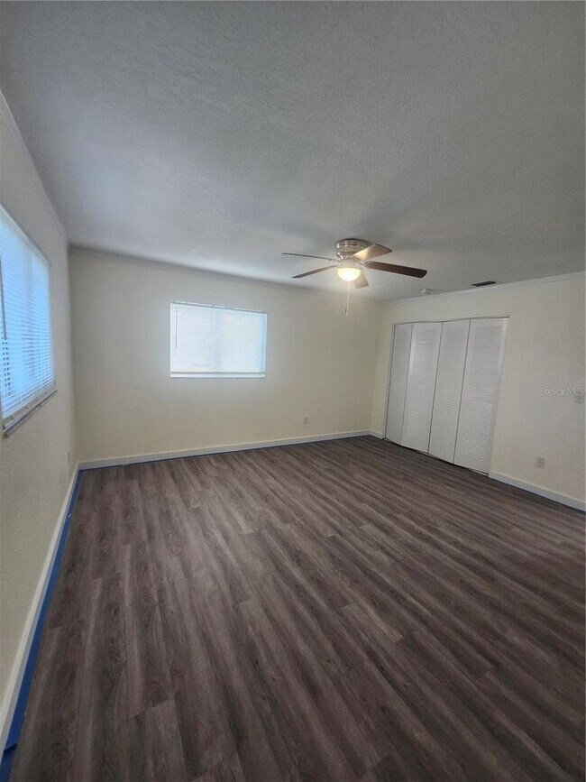 Building Photo - 2441 Beacon Dr