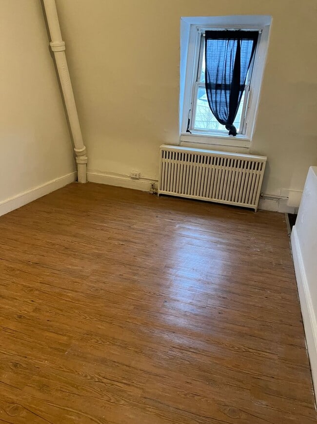 Building Photo - 864 N 6th St