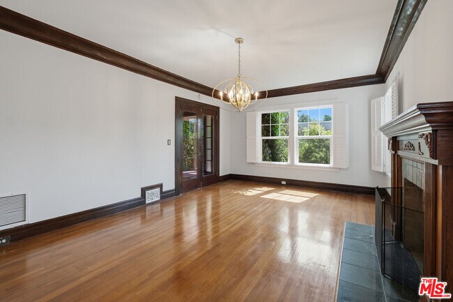 Building Photo - 317 S Norton Ave