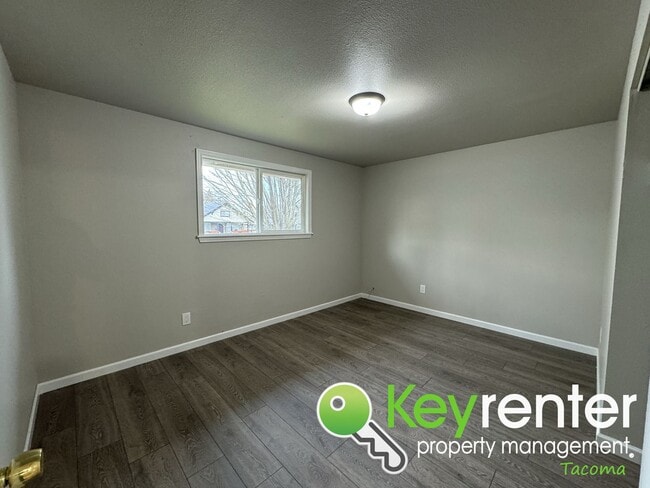 Building Photo - Must-have 3Bed/1Bath Tacoma Home + 50% Off...