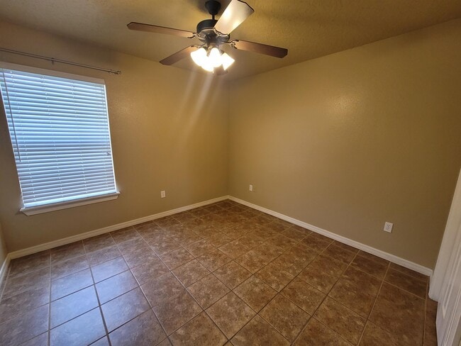 Building Photo - 4520 Sandstone Dr