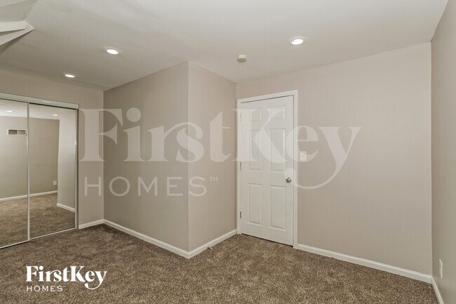 Building Photo - 1017 W North Bend Rd