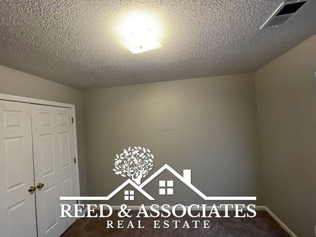 Building Photo - 3 Bedroom in Oakland!