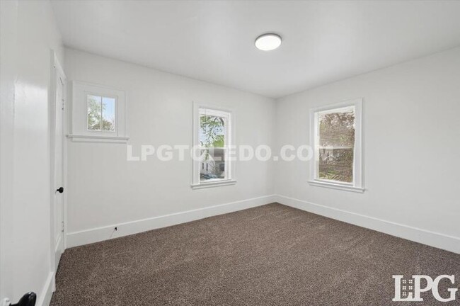 Building Photo - 4217 Asbury Dr