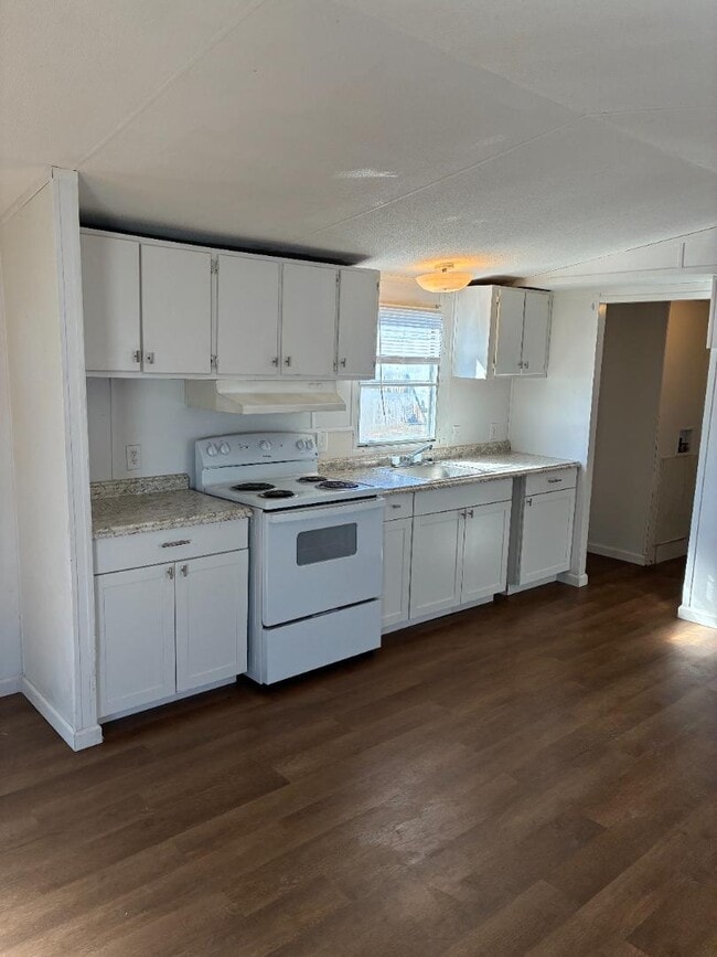 Building Photo - 2320 Wysteria Ln