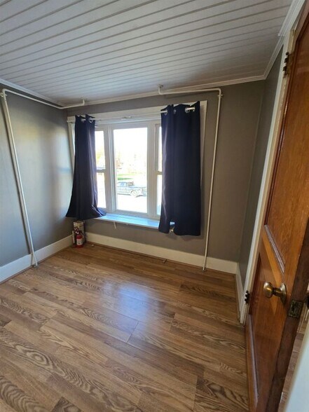 Building Photo - 98 Main, Unit #1