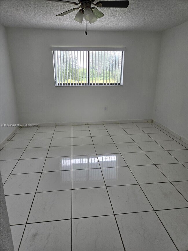 Building Photo - 210 W 68th St