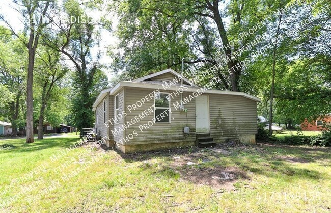 Building Photo - 2631 W Madison-