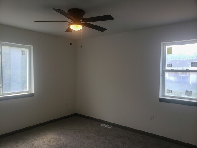 Building Photo - 1218 Salem Dr