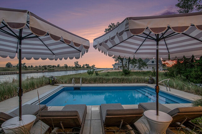 Building Photo - 6736 Saugatuck Bch Rd