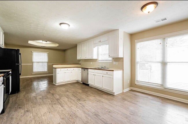 Building Photo - 1576 Canberra Dr