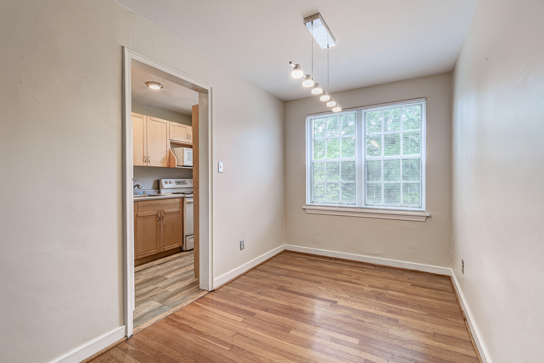 Dining Room & Kitchen Entry - 109 E Glebe Rd