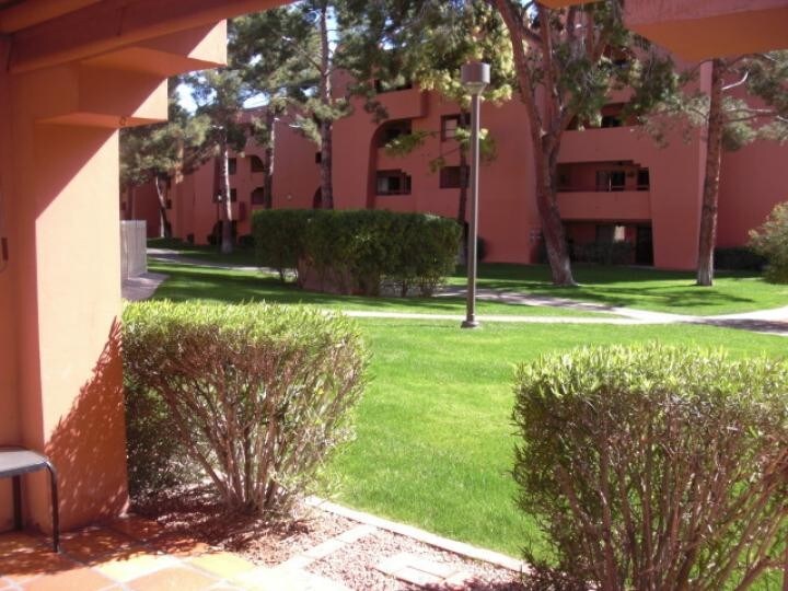 Building Photo - 4303 E Cactus Rd