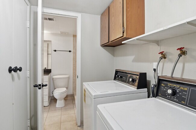 Building Photo - $1,540.95 with $300 off the first month's rent, 1 Bed - 1 Bath, Condo in Aurora with Washer and D...