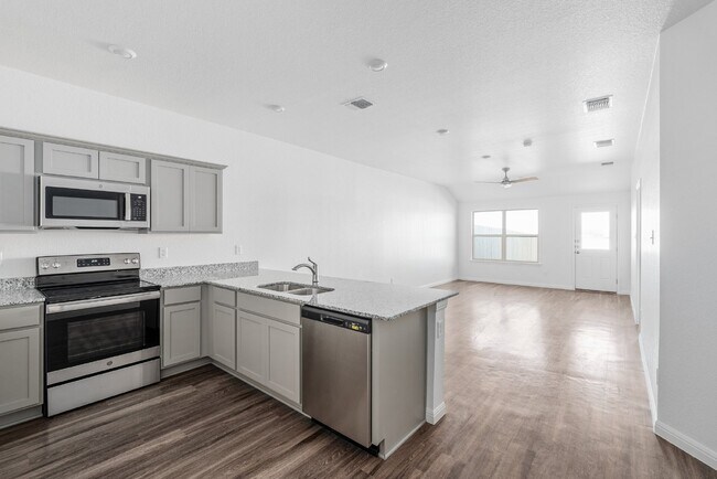 Building Photo - "Charming 3-Bedroom Retreat with Granite Countertops & Guest Suite in Killeen!"