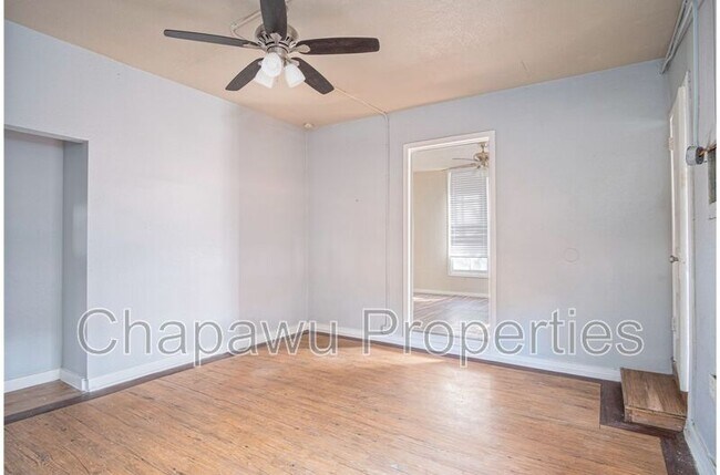 Building Photo - 745 E Mulberry Ave