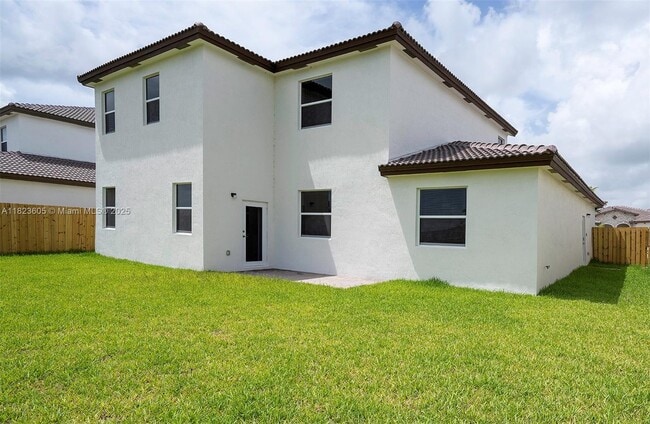 Building Photo - 2351 SE 27th Dr