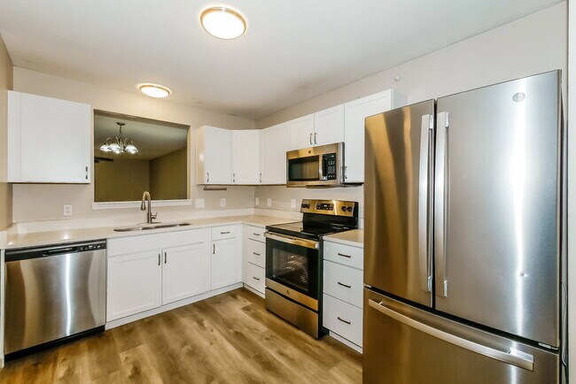 Building Photo - 117 Hilltop Farms Blvd