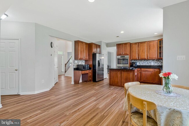 Building Photo - 44208 Navajo Dr