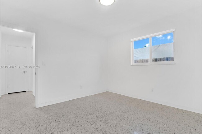 Building Photo - 2931 SW 39th Ave