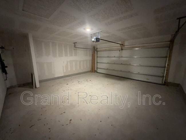 Building Photo - 4955 Red Cedar Rd