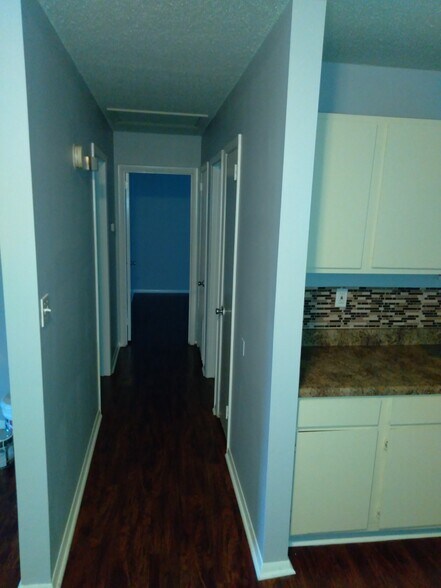 Spacious Hallway - 3009 Avenue W