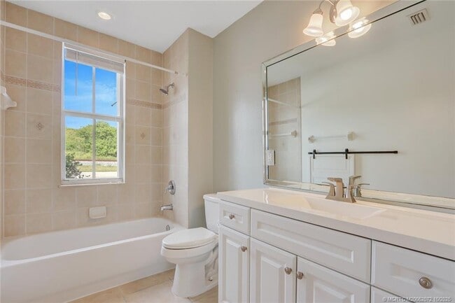 Building Photo - 3651 NE Pineapple Ave