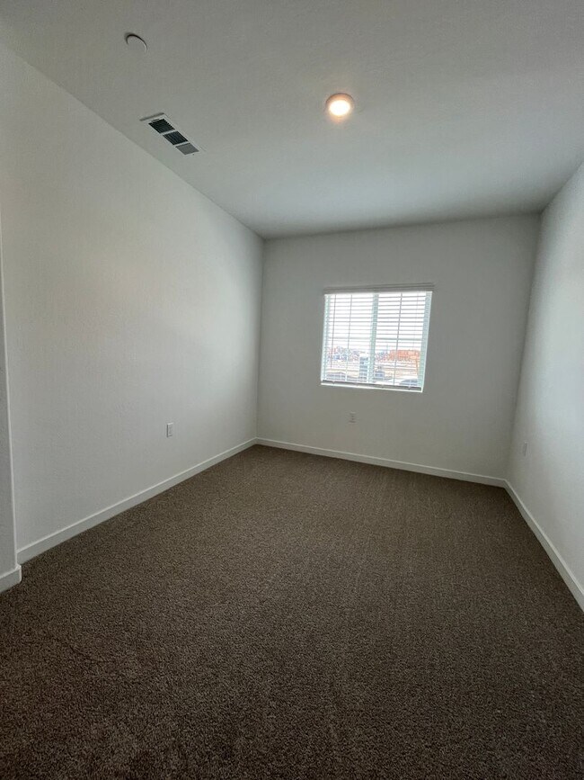 Building Photo - Newly Built Home located SE Visalia!  Coming Soon!