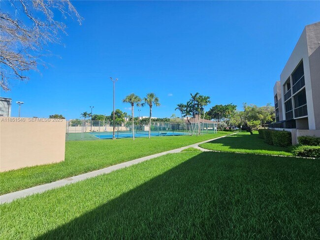 Building Photo - 10425 SW 112th Ave