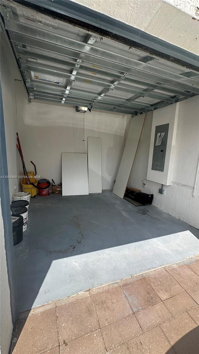 Building Photo - 3423 W 110th St