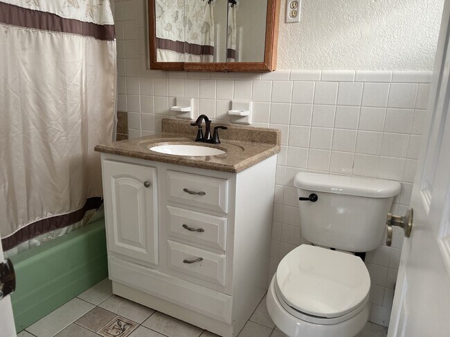 Building Photo - Saltwater canal home with an In-Law suite