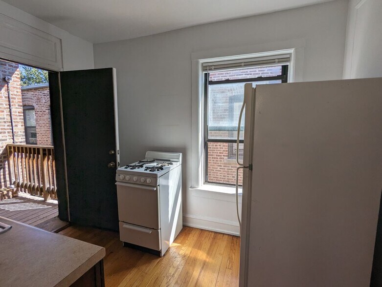 Building Photo - 2649 N Spaulding Ave