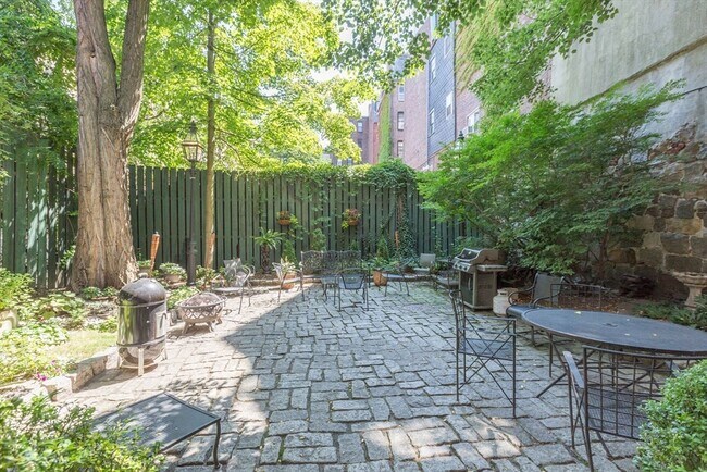 Building Photo - 7 Primus Ave