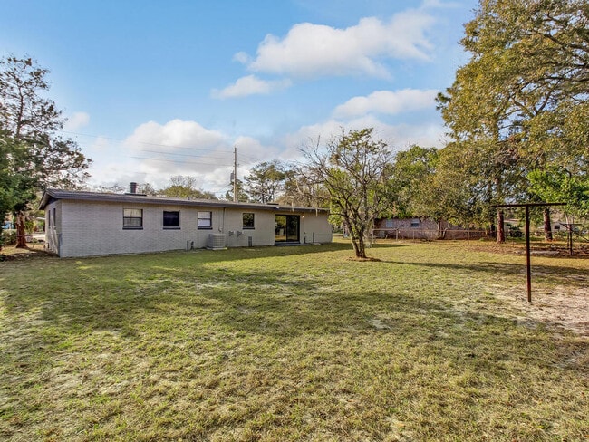 Building Photo - 8521 Howell Dr