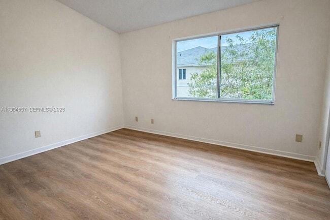 Building Photo - 835 NE 212th Terrace